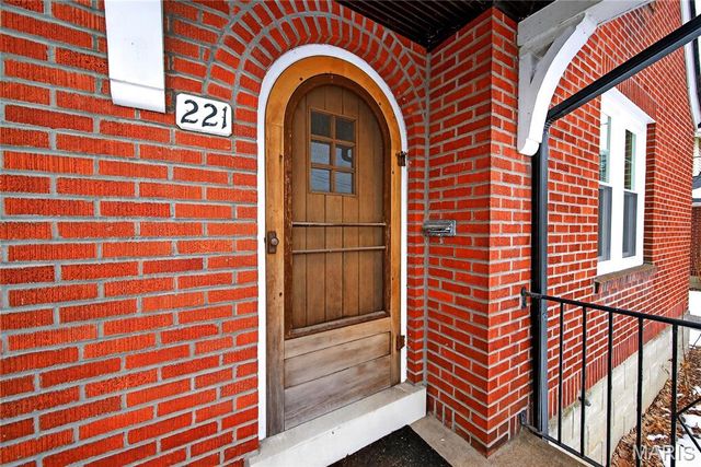 221 N Benton Avenue, St Charles, MO 63301