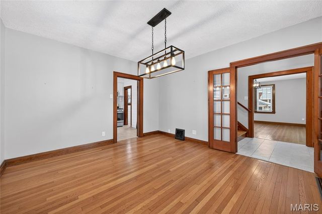 221 N Benton Avenue, St Charles, MO 63301