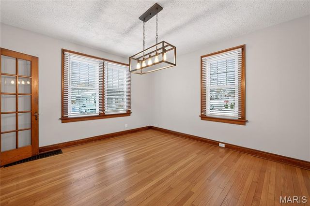 221 N Benton Avenue, St Charles, MO 63301