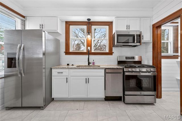 221 N Benton Avenue, St Charles, MO 63301