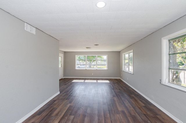 1230 W 4th Street, Freeport, TX 77541