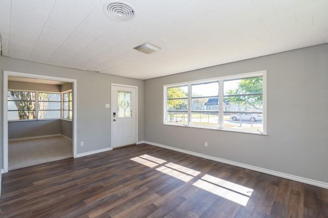 1230 W 4th Street, Freeport, TX 77541