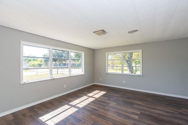 1230 W 4th Street, Freeport, TX 77541