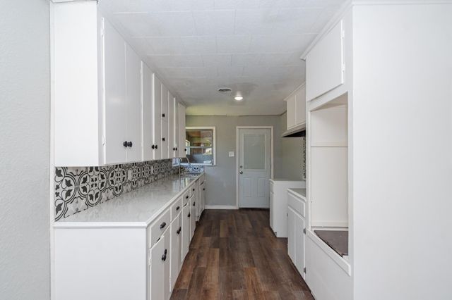 1230 W 4th Street, Freeport, TX 77541