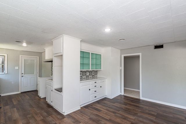 1230 W 4th Street, Freeport, TX 77541