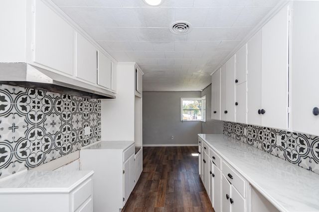 1230 W 4th Street, Freeport, TX 77541