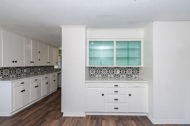 1230 W 4th Street, Freeport, TX 77541