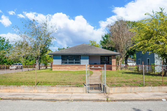 1230 W 4th Street, Freeport, TX 77541