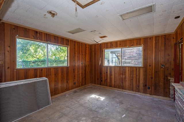 1230 W 4th Street, Freeport, TX 77541