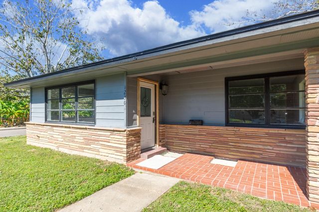 1230 W 4th Street, Freeport, TX 77541