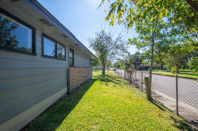 1230 W 4th Street, Freeport, TX 77541