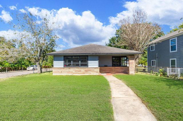 1230 W 4th Street, Freeport, TX 77541
