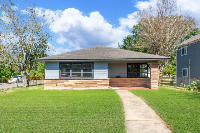 1230 W 4th Street, Freeport, TX 77541