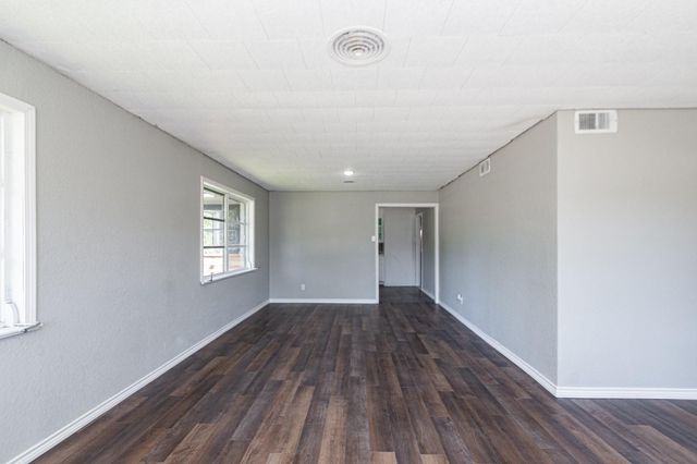 1230 W 4th Street, Freeport, TX 77541