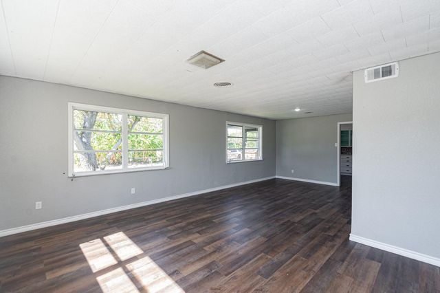 1230 W 4th Street, Freeport, TX 77541