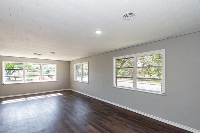 1230 W 4th Street, Freeport, TX 77541