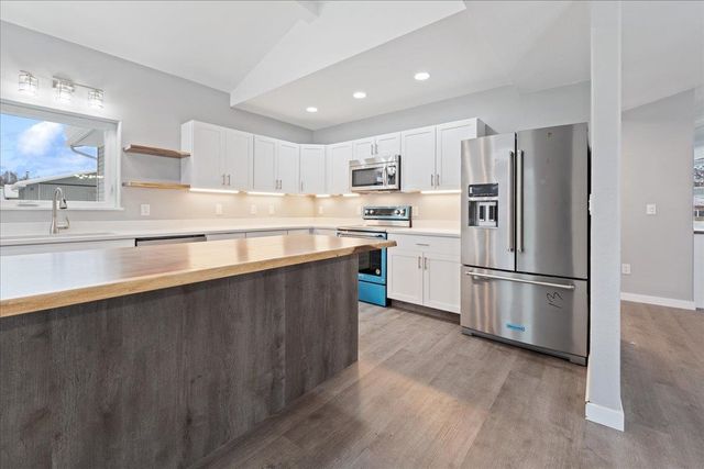 1214 AIRLINE DRIVE, North Pole, AK 99705