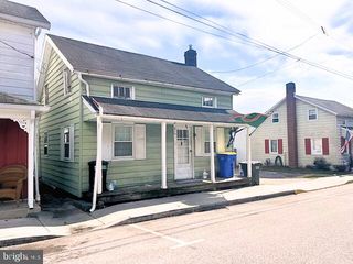 30 CHERRY ST, Seven Valleys, PA 17360