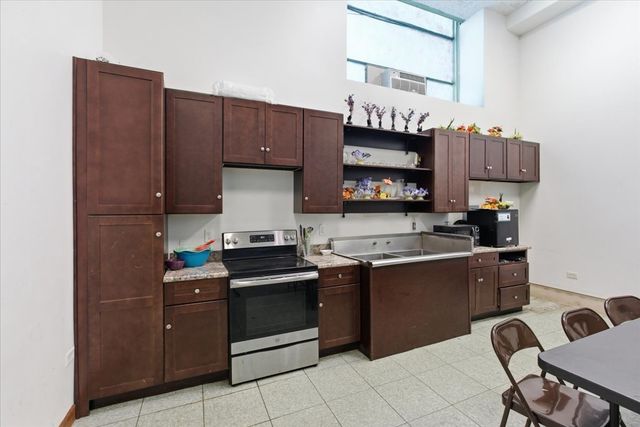 5001 S Hermitage Avenue, Chicago, IL 60609