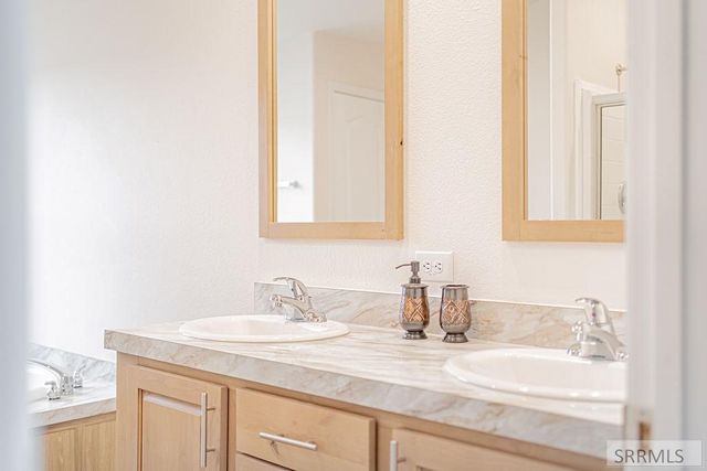 960 Cottage Lane, Blackfoot, ID 83221