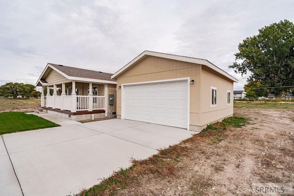 Image 2 of property listing at 960 Cottage Lane, Blackfoot, ID 83221