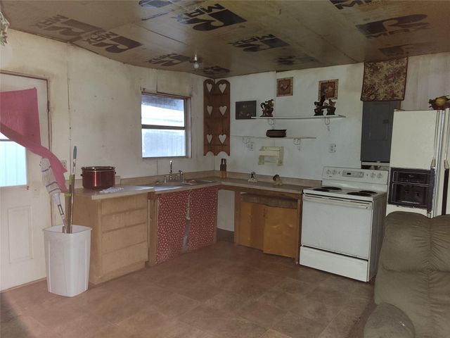 101 Jamaica Avenue, Point Blank, TX 77364