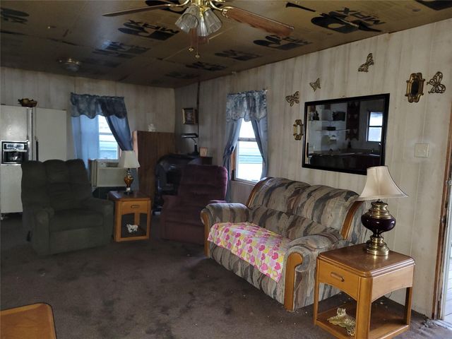 101 Jamaica Avenue, Point Blank, TX 77364