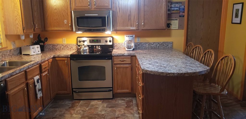 225 N Geyser Street, West Yellowstone, MT 59758 photo 3