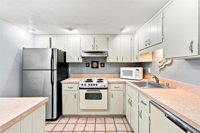 501 PLAZA SEVILLE COURT 2, Treasure Island, FL 33706