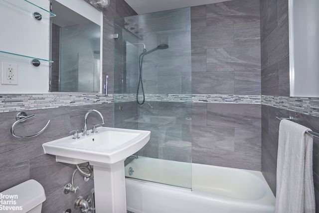5700 ARLINGTON Avenue # 19M, New York City, NY 10471