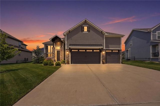 330 NW Ambersham Drive, Lee's Summit, MO 64081