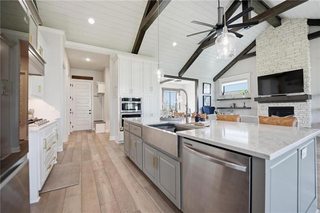 330 NW Ambersham Drive, Lee's Summit, MO 64081