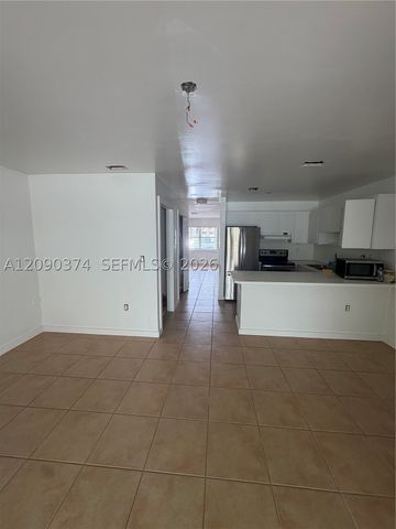 13893 SW 62nd Ter ., Miami, FL 33183