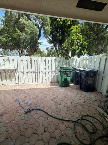 13893 SW 62nd Ter ., Miami, FL 33183