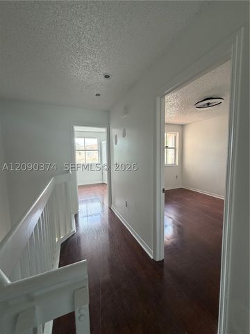 13893 SW 62nd Ter ., Miami, FL 33183