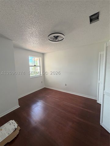 13893 SW 62nd Ter ., Miami, FL 33183