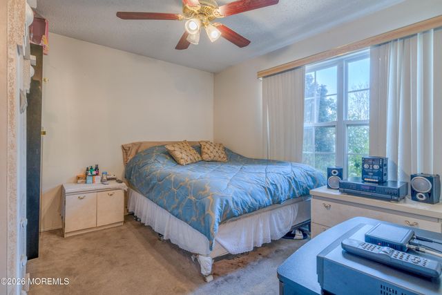 95 Farnworth Close, Freehold, NJ 07728