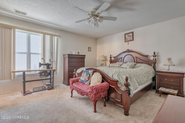 95 Farnworth Close, Freehold, NJ 07728