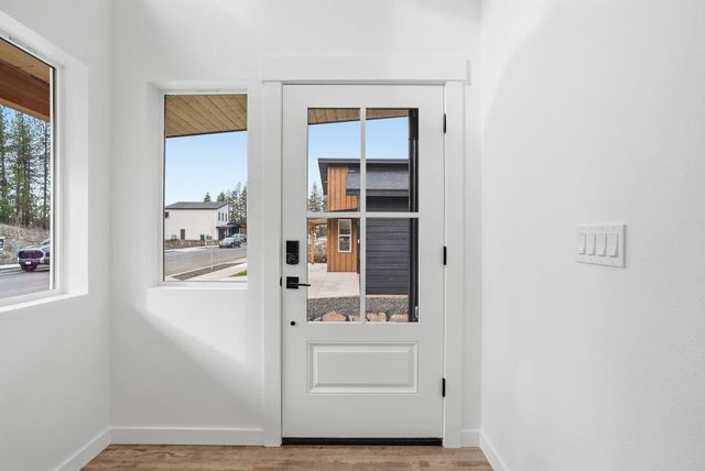 3728 E Nyberg Ln, Mead, WA 99021