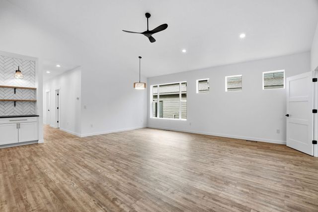 3728 E Nyberg Ln, Mead, WA 99021