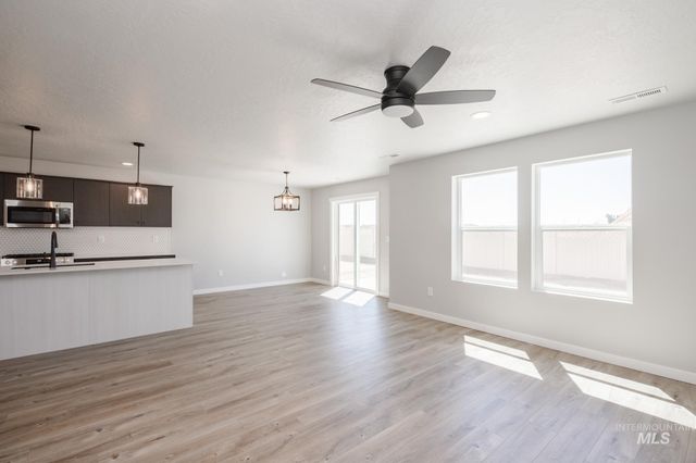 11061 Cart St, Caldwell, ID 83605
