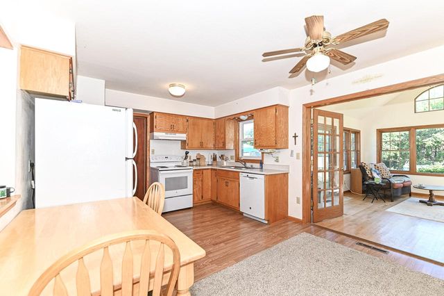 960 E Oakwood ROAD, Oak Creek, WI 53154
