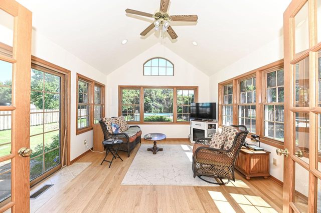 960 E Oakwood ROAD, Oak Creek, WI 53154
