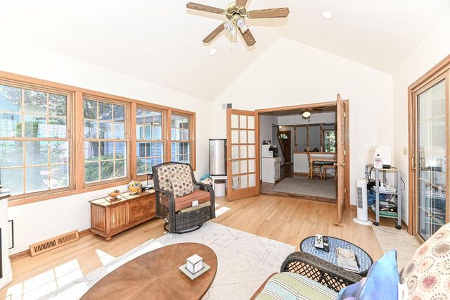960 E Oakwood ROAD, Oak Creek, WI 53154
