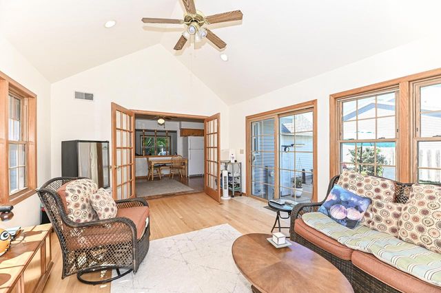 960 E Oakwood ROAD, Oak Creek, WI 53154