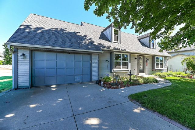 960 E Oakwood ROAD, Oak Creek, WI 53154