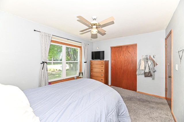 960 E Oakwood ROAD, Oak Creek, WI 53154