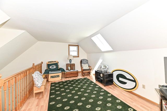 960 E Oakwood ROAD, Oak Creek, WI 53154