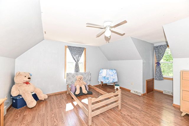 960 E Oakwood ROAD, Oak Creek, WI 53154