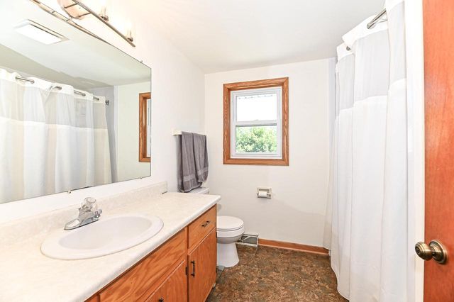 960 E Oakwood ROAD, Oak Creek, WI 53154